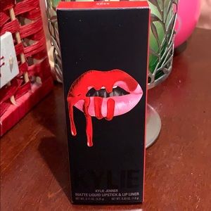 Liquid lipstick and lipliner!